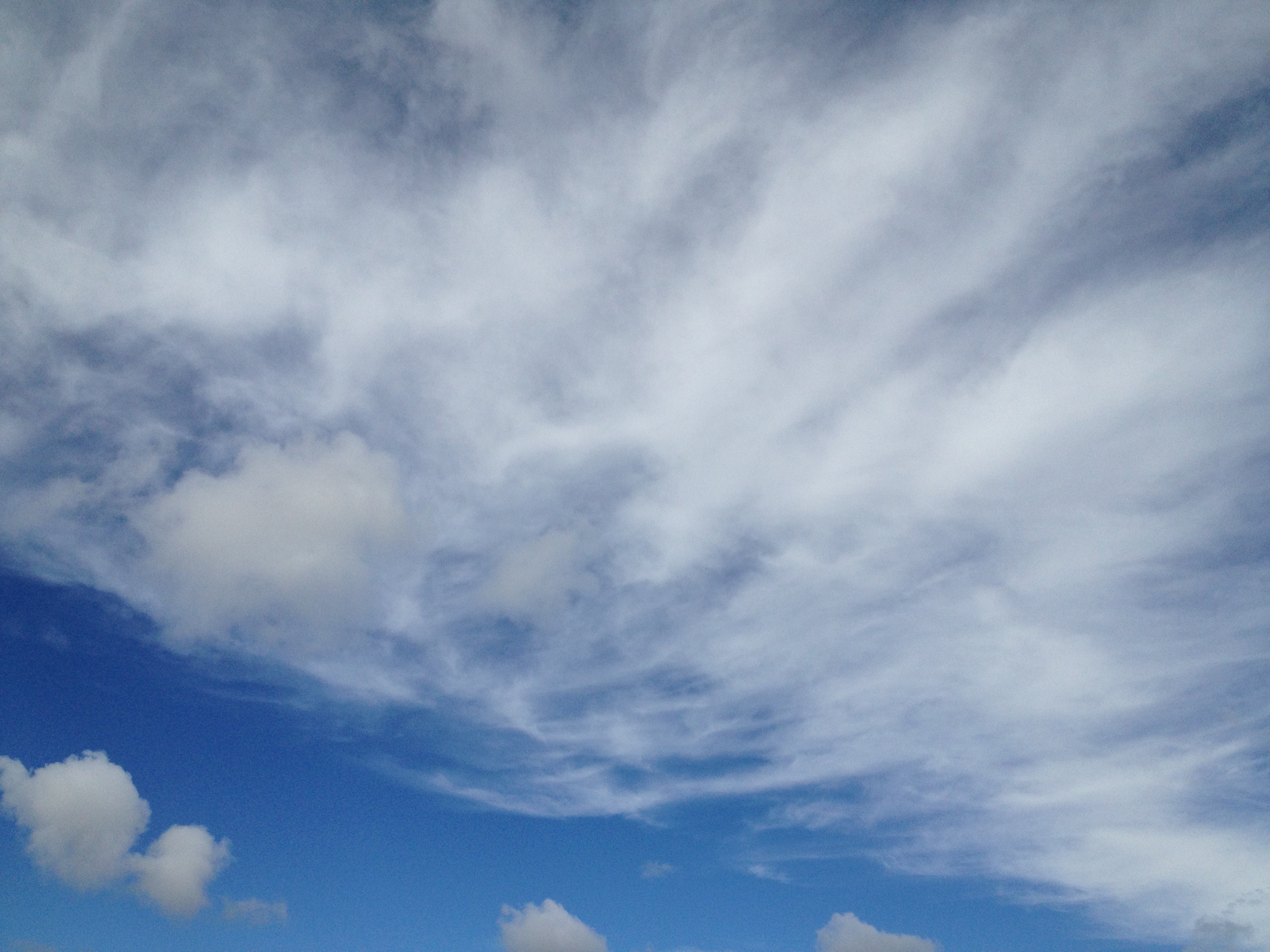 青空と薄い雲